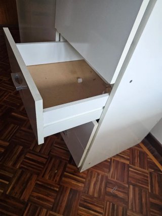 URGE Armario blanco de madera