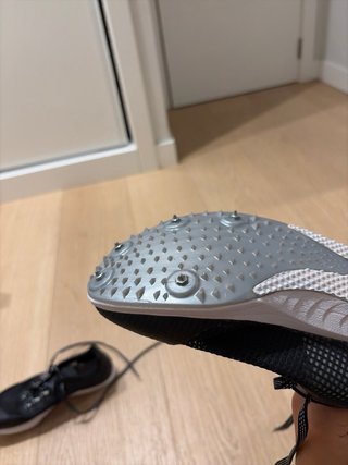 Clavos de atletismo negros
