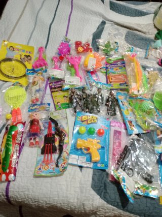 Lote Juguetes Varios Modelos hay 120 para tienda