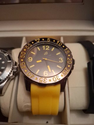 Orologio da polso uomo nero e giallo