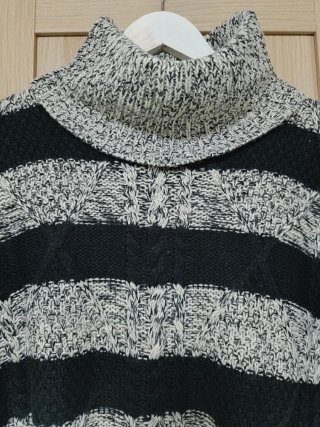 Jersey de rayas negro y gris