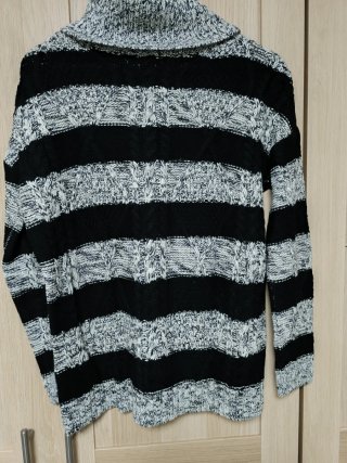 Jersey de rayas negro y gris