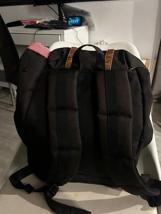 Mochila Herschel Negra con Detalles Marrones