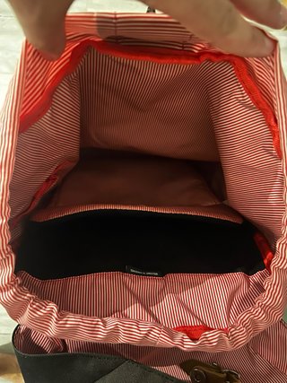 Mochila Herschel Negra con Detalles Marrones