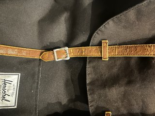 Mochila Herschel Negra con Detalles Marrones
