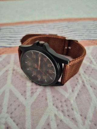 Reloj Luminox y 3 Pulseras Marrones