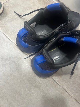 Zapatillas Adidas Negras y Azules numero 42