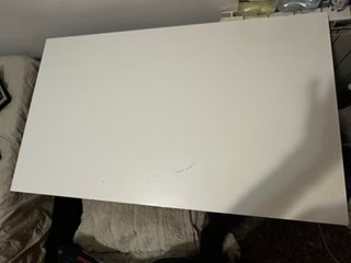 Mesa de escritorio blanca