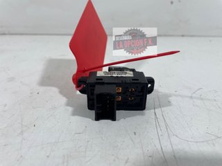 MANDO ELEVALUNAS TRASERO IZQUIERDO Kia Carens (RP)(2013->)