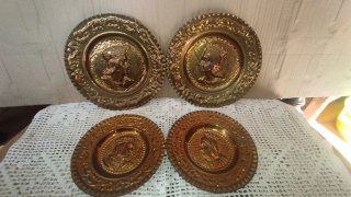 4 Platos Decorativos Latón Antiguos