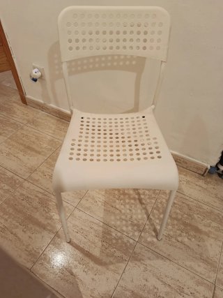 Mesa Ikea extensible y 2 sillas