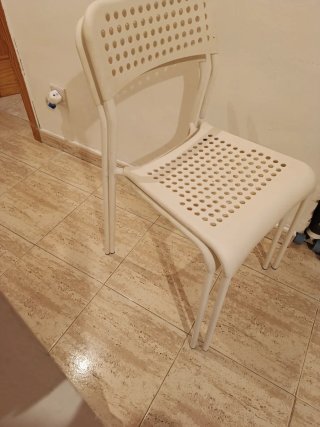 Mesa Ikea extensible y 2 sillas
