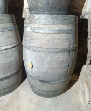 Cubas de vino de madera antiguas