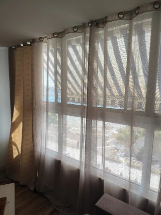 Cortinas beige, mint y transparentes de tela