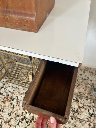 Máquina de coser a pedal Wertheim con mueble