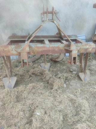 Arado tractor 5 ganchos + pala