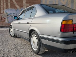 BMW E34 525iA