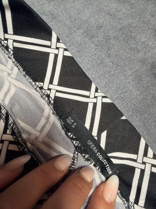 Pantalones de vestir con estampado de rombos.