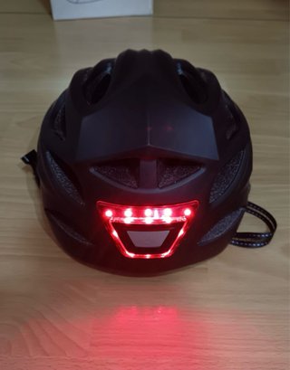 Casco Gudook con luz de advertencia