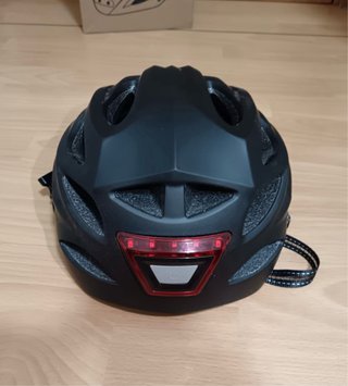 Casco Gudook con luz de advertencia