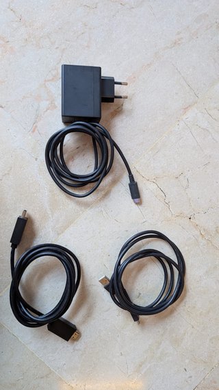 Nintendo Switch en caja original + sus accesorios
