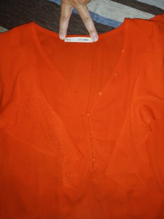 Blusa roja con volantes