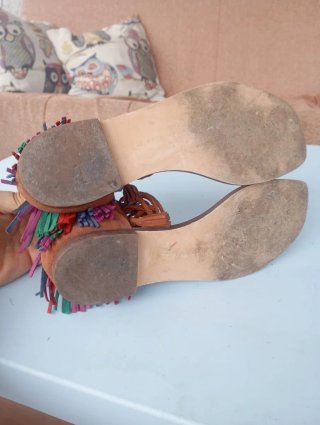 Sandalias de mujer con flecos y cordones