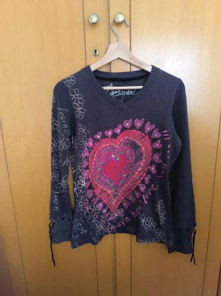 Blusa Desigual con corazón y flores