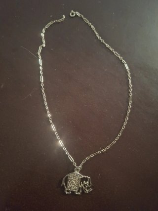Colgante elefante la cadena falta arreglar el cier