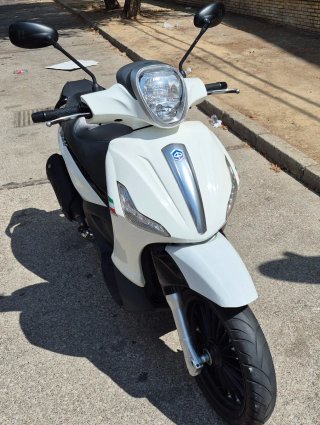Piaggio Beverly 125cc ie Blanca y Negra