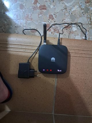 Router Huawei Negro con Antena