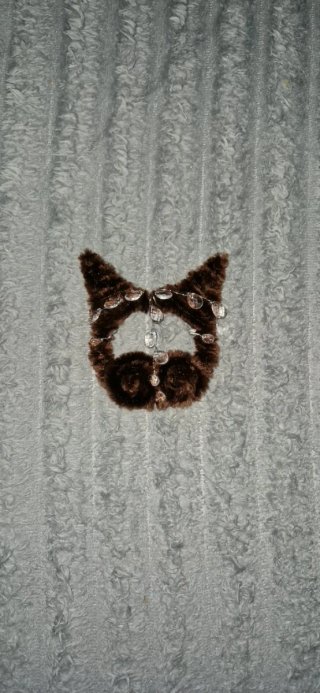Llavero peludo charm
