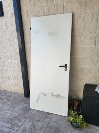 Puerta trastero exterior blanca