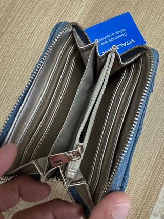 Monedero Guess acolchado azul