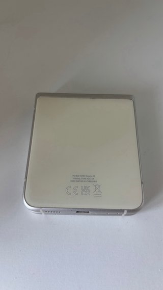 Samsung Galaxy Z Flip 3