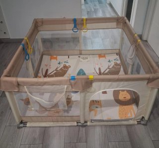 Parque infantil con colchoneta