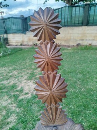 Sillas de madera talladas (2 unidades)