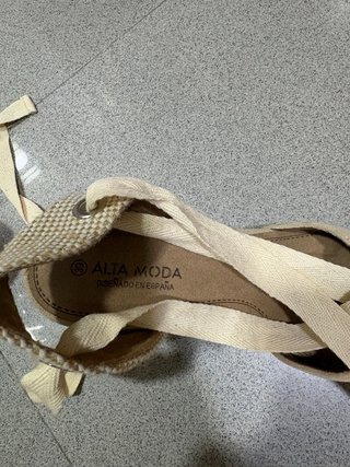 Cuñas esparto beige atadas