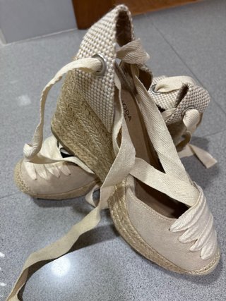 Cuñas esparto beige atadas