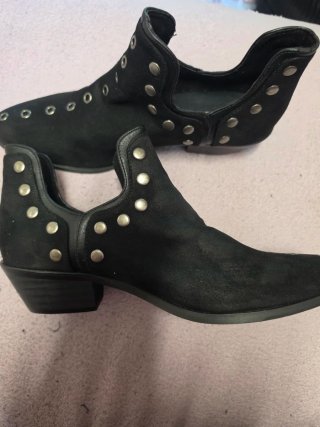 Botas Corina Negras con Tachuelas
