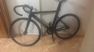 Bicicleta Fixie Fabricbike Negra para pista.