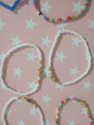 Pulseritas rojas y turquesa a un euro y a dos