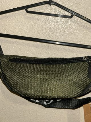 Riñoneras Azul y Verde Militar dos por buen precio