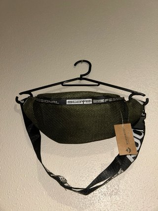 Riñoneras Azul y Verde Militar dos por buen precio