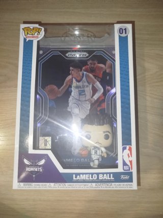 Funko Pop LaMelo Ball NBA con tarjeta.