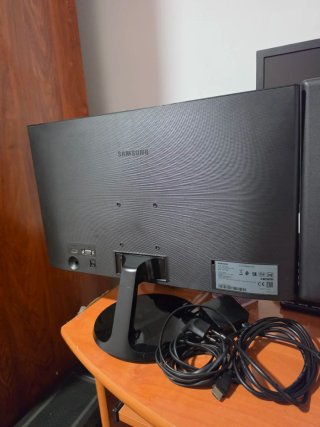 2 Monitores LG y Samsung 22 pulgadas