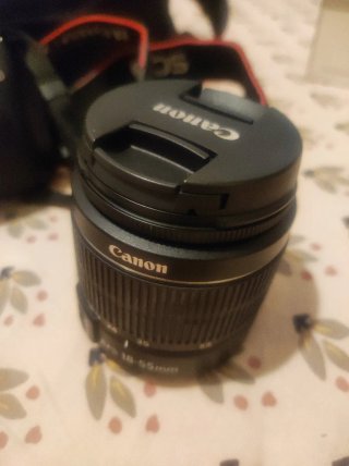 Fotocamera Canon EOS 2000D + Borsa e Caricatore