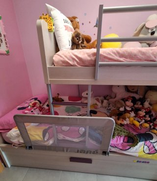 Cama tren con 3 camas y armario Merkamueble.