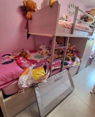 Cama tren con 3 camas y armario Merkamueble.