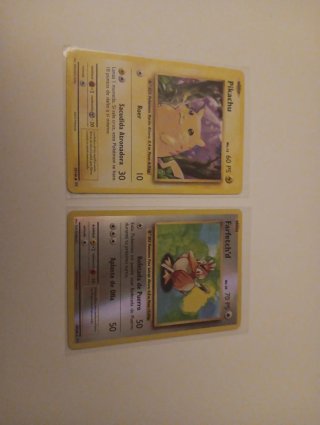 2 Cartas Pokémon: Pikachu y Farfetch'd